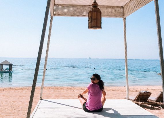 girl in bali meditated by the ocean
